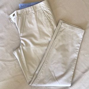 Fitted khaki chino pant